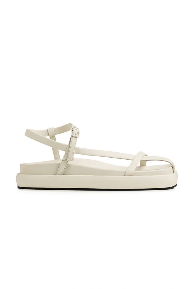 Flat sandals in white leather 