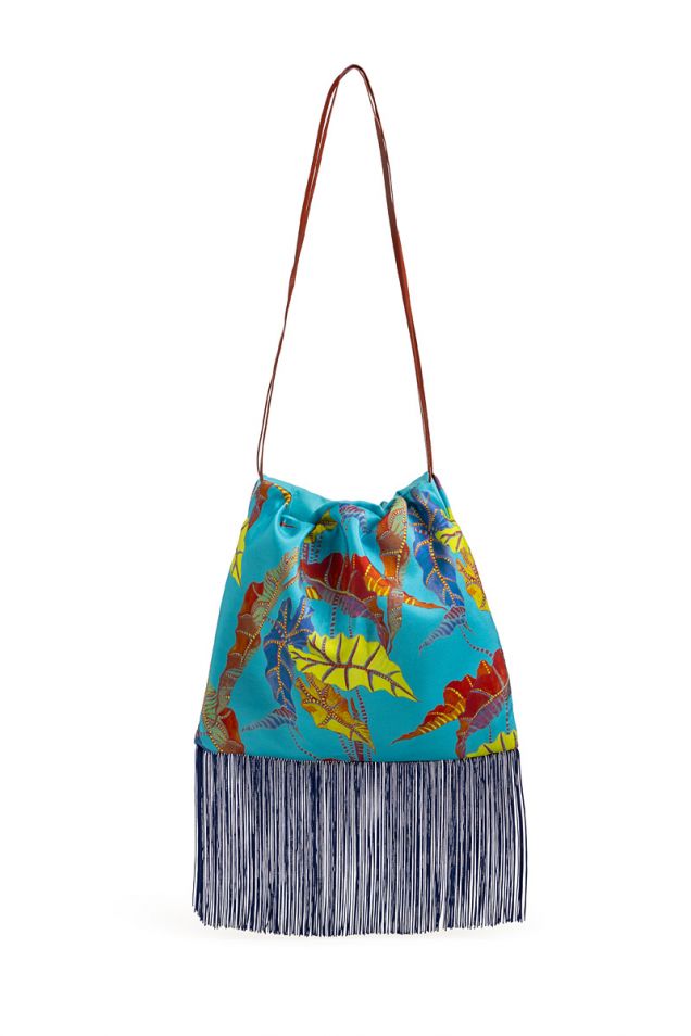 Μεταξωτή τσάντα με prints διακοσμημένη με κρόσσια