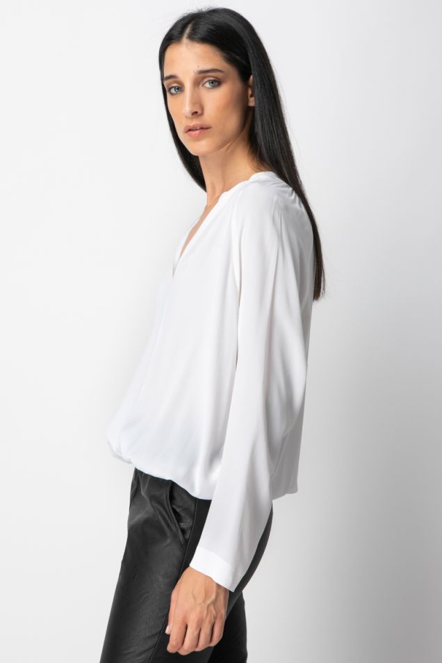 White blouse in crepe