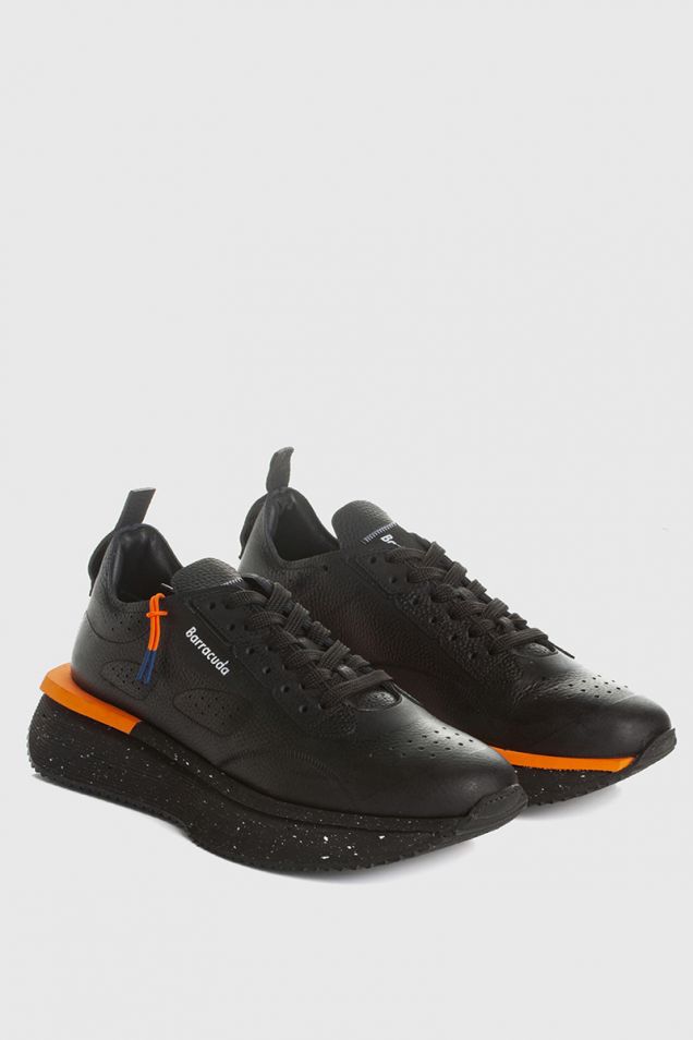 Sneakers in black and orange